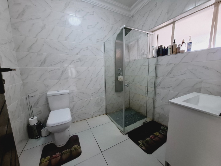 5 Bedroom Property for Sale in Rayton Free State